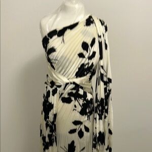 Elegant Black and White Floral Draped Jumpsuit in Large